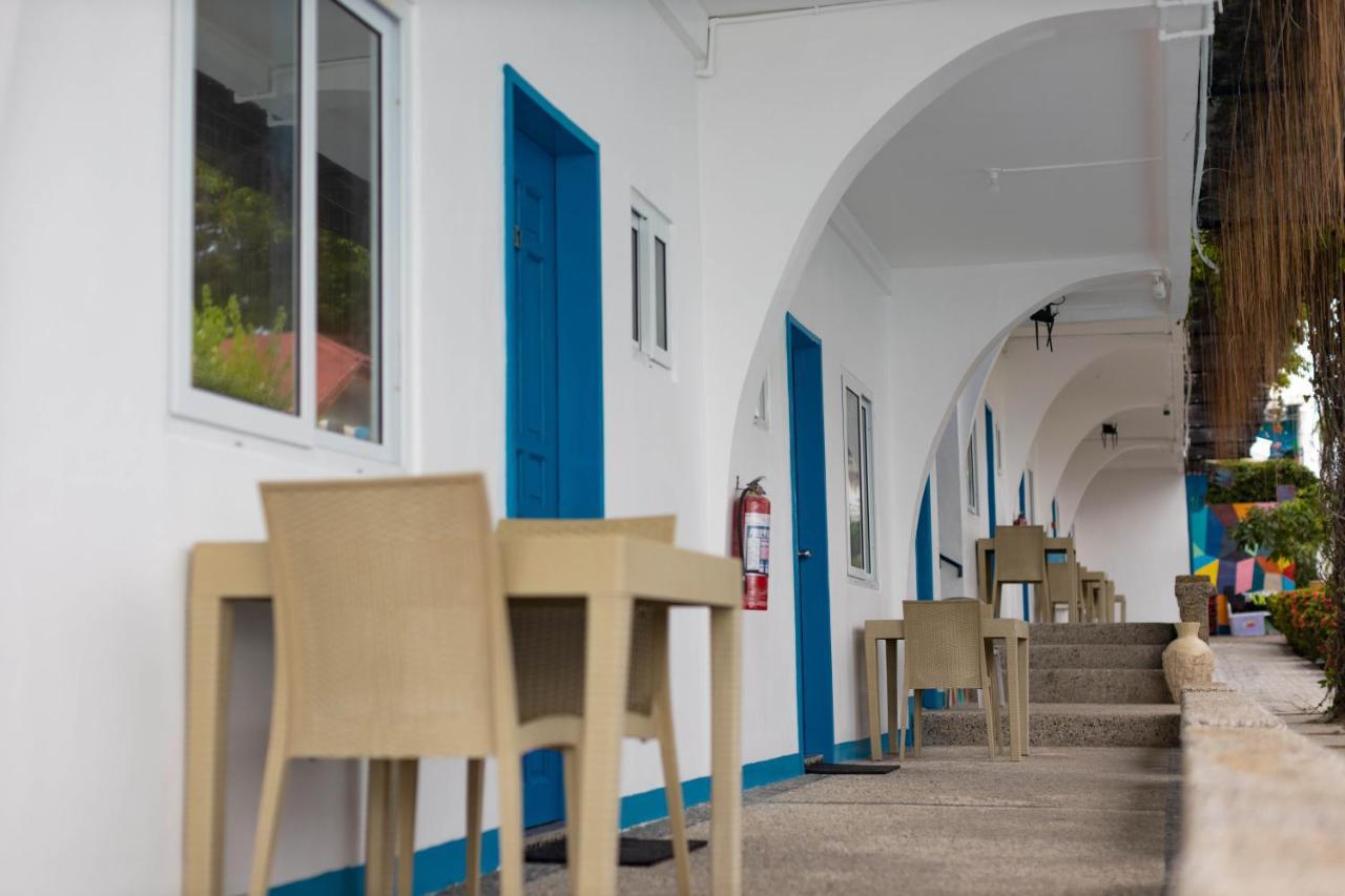 Pescadores Suites Moalboal Eksteriør bilde